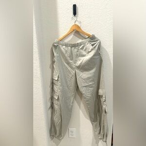 NWOT ZARA SZ S Women’s Parachute cargo pants in grey elastic waist